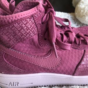 Nike air max sneakers.